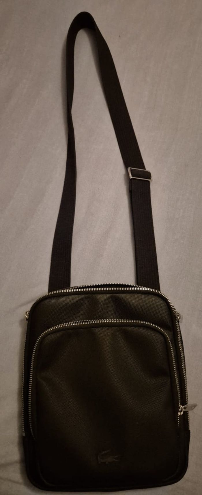 sacoche  Lacoste Noire comme neuf - photo numéro 3