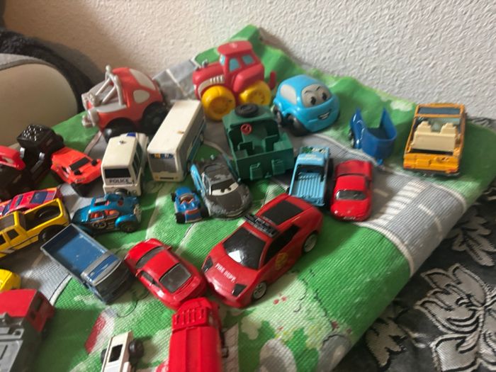 Lot tapis + voiture - photo numéro 7