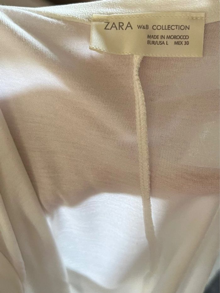 T-shirt fluide et cintré blanc asymétrique avec motif 2 femmes - photo numéro 10