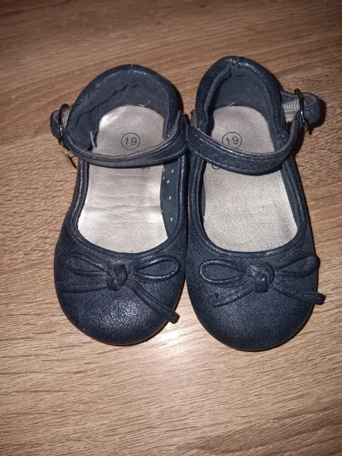 Ballerines bébé bleu taille 19 avec bride et nœud