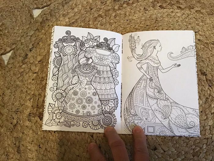 Mini livre 32 pages coloriages Esther - photo numéro 4