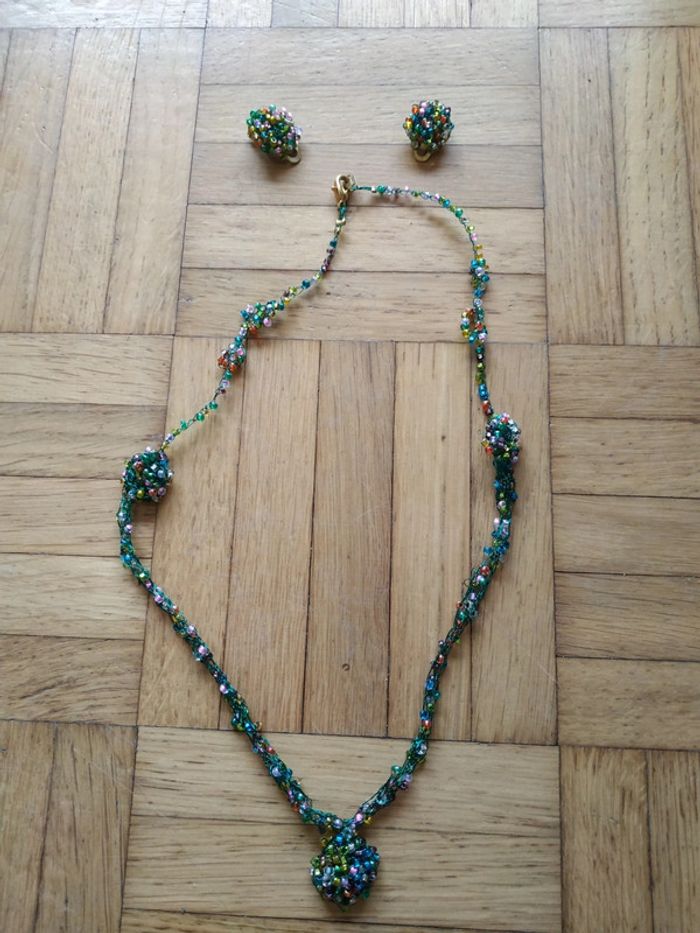 Collier de perles+ boucles d'oreilles
