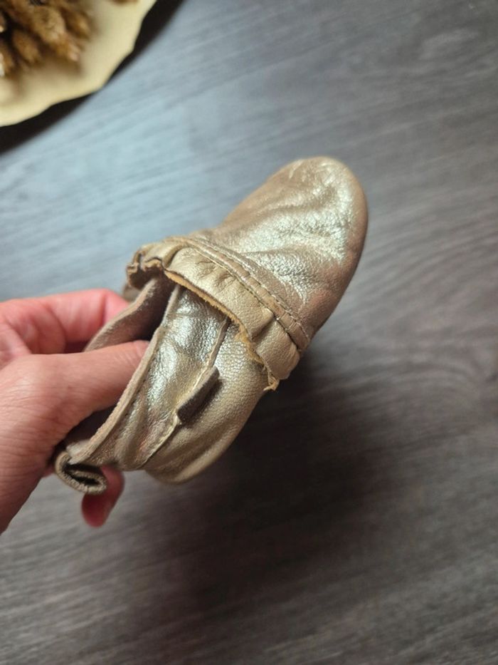 Magnifiques chaussons dorés TAO 3-6 mois - photo numéro 6