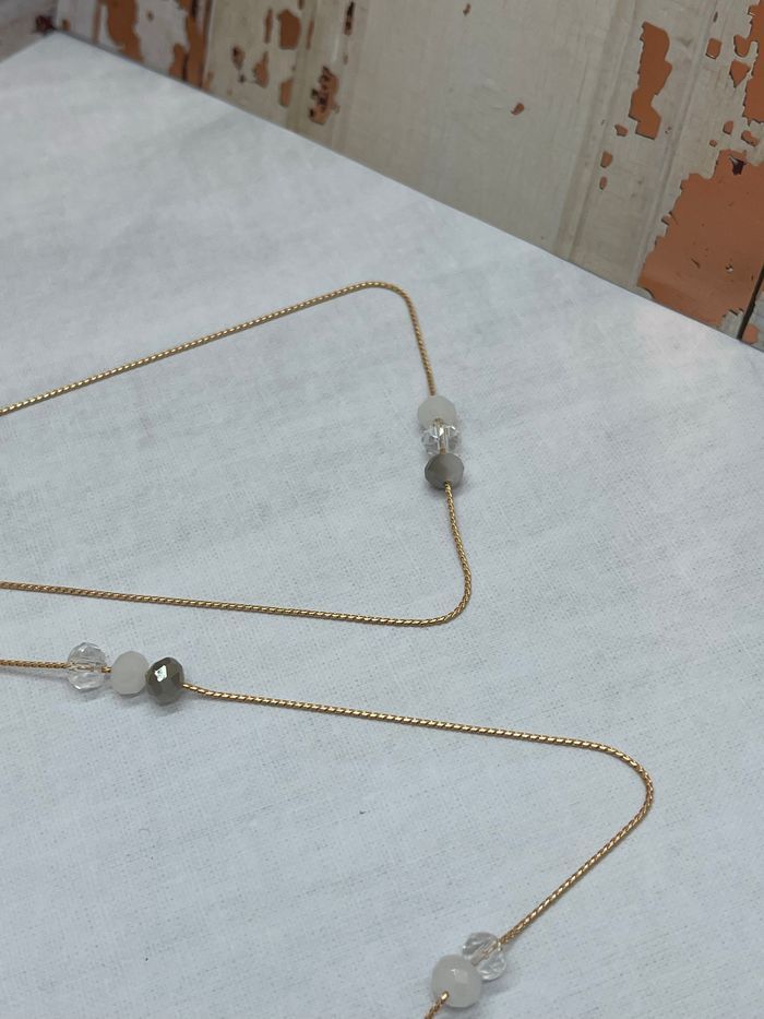 Collier dos nu perles cristal blanc nacre et gris - photo numéro 2