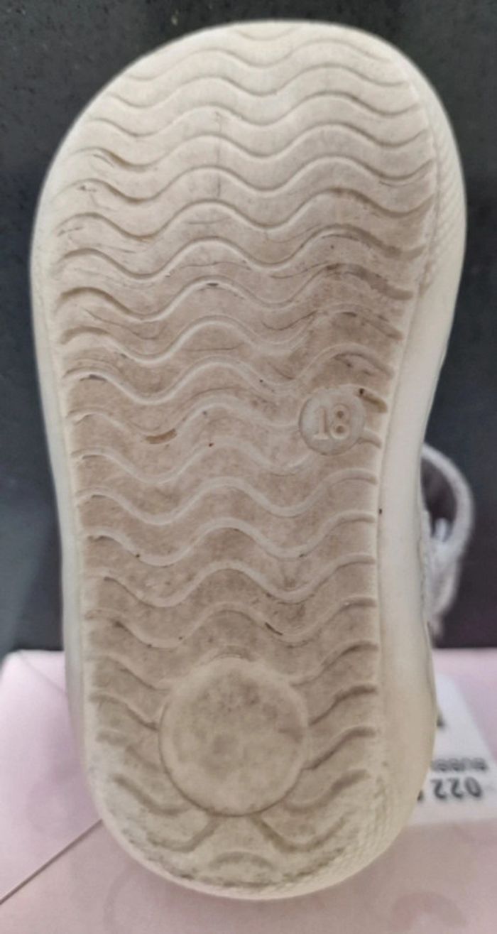 Chaussures 👟 1er pas babies T18 (BE avec défaut) - photo numéro 11