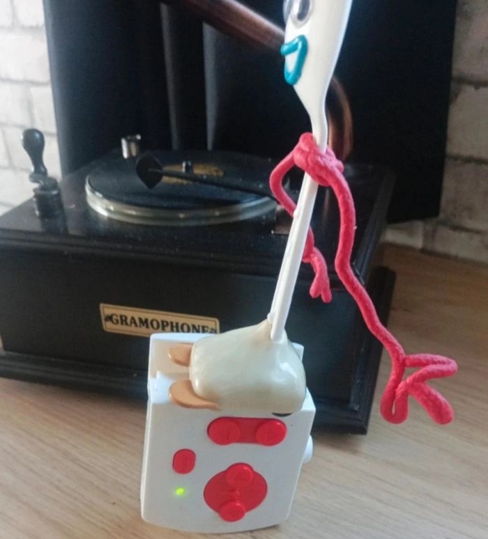 Toy story forky fourchette 18 cm télécommandée - photo numéro 3