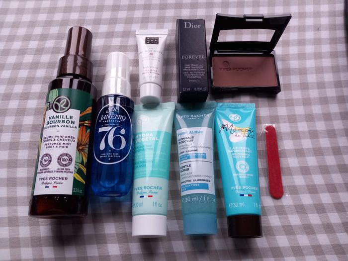 Brume Sol de Janeiro et Yves Rocher, lait corps masque gommage maquillage Yves rocher neuf