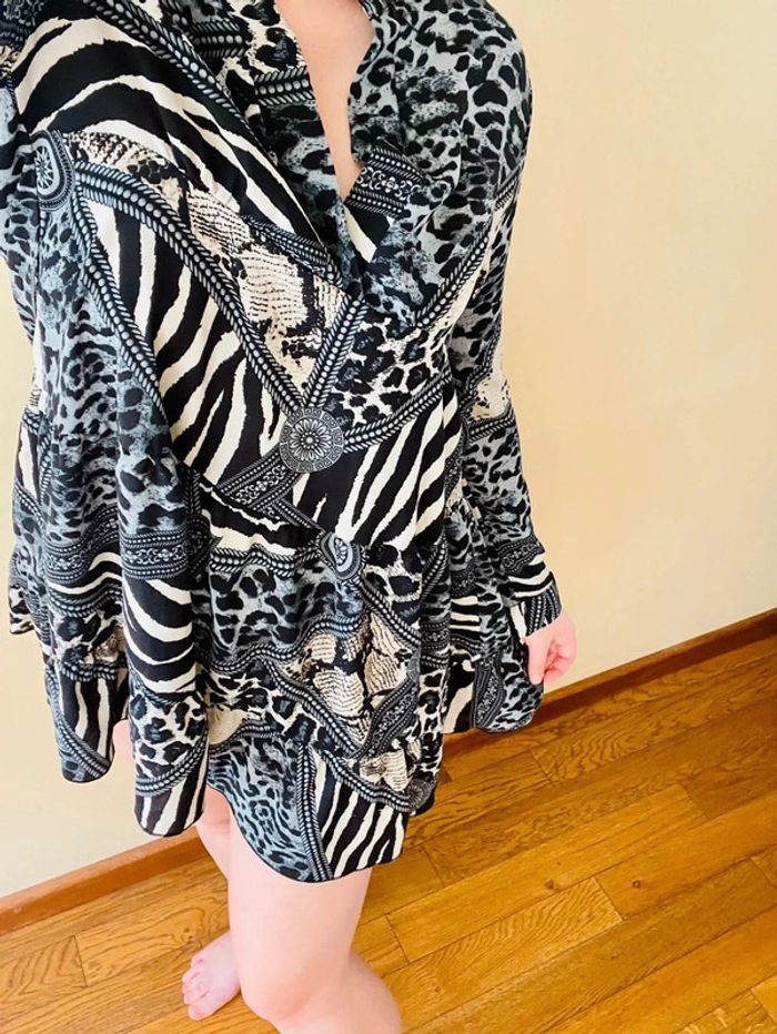 Sublime robe fluide décolleté en V manche longue à motif Lilie rose - photo numéro 7