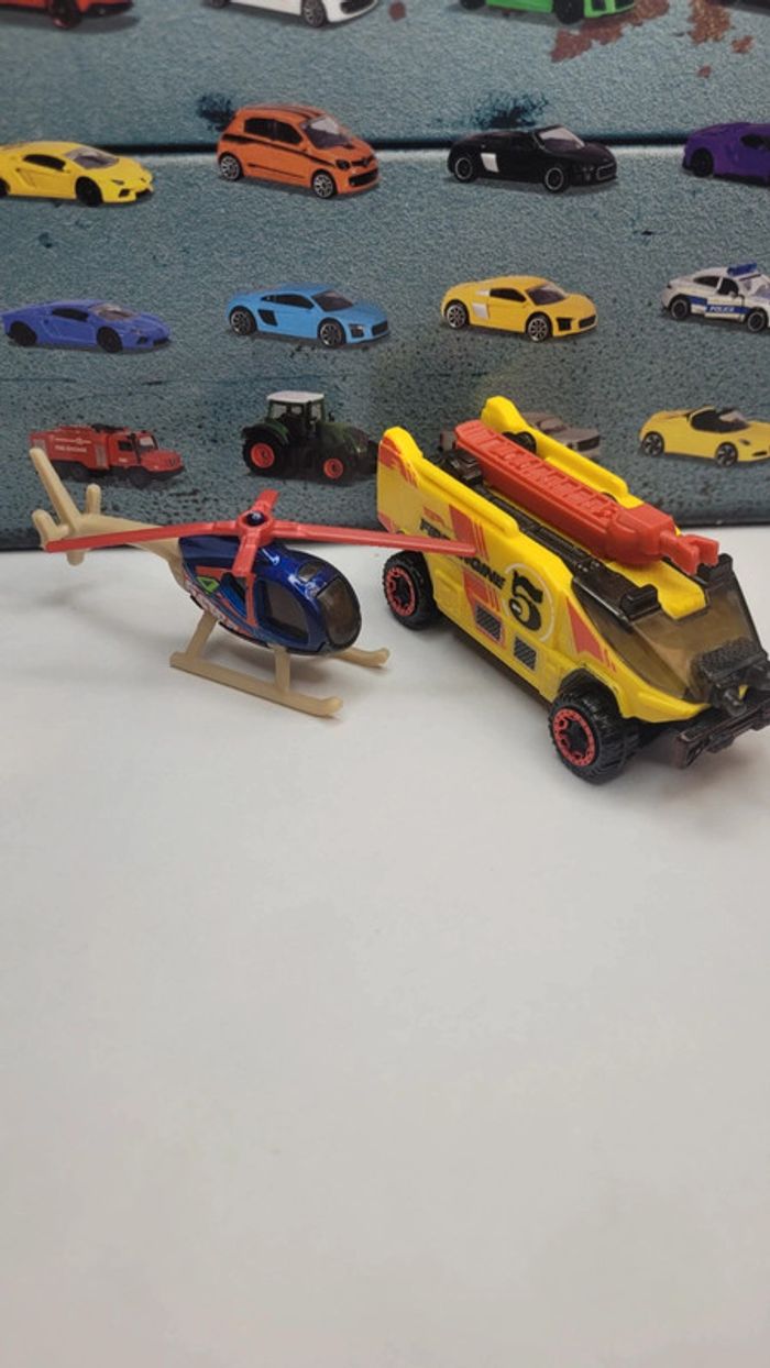 Voiture + hélicoptère hot wheels