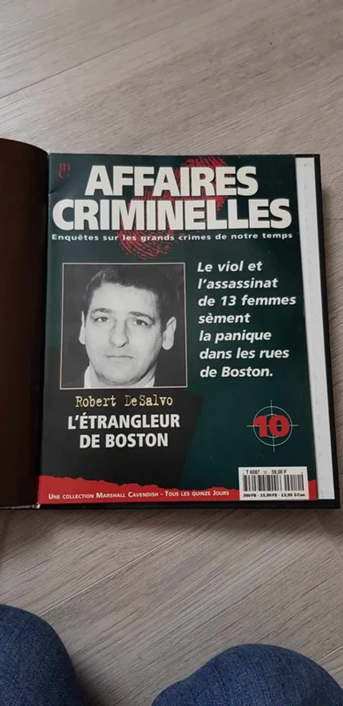 Lot de 2 collections classeur "Affaires criminelles" - photo numéro 11