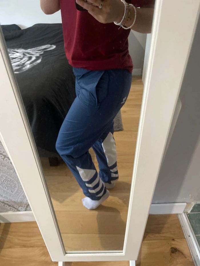 Jogging Adidas avec gros logo - photo numéro 3