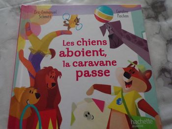 Livre Les chiens aboient la caravane passe