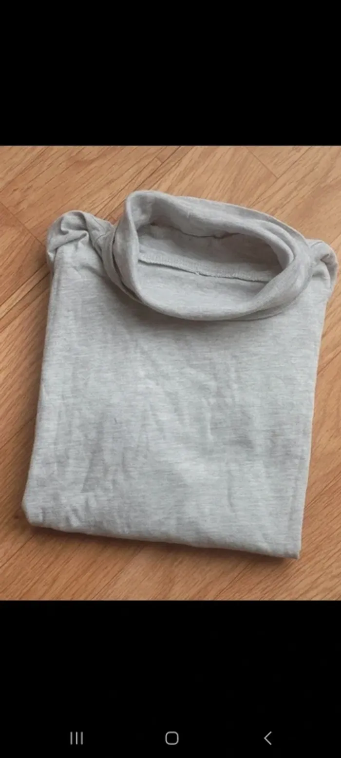 Lot vêtements garçon 8ans t-shirt et veste - photo numéro 2