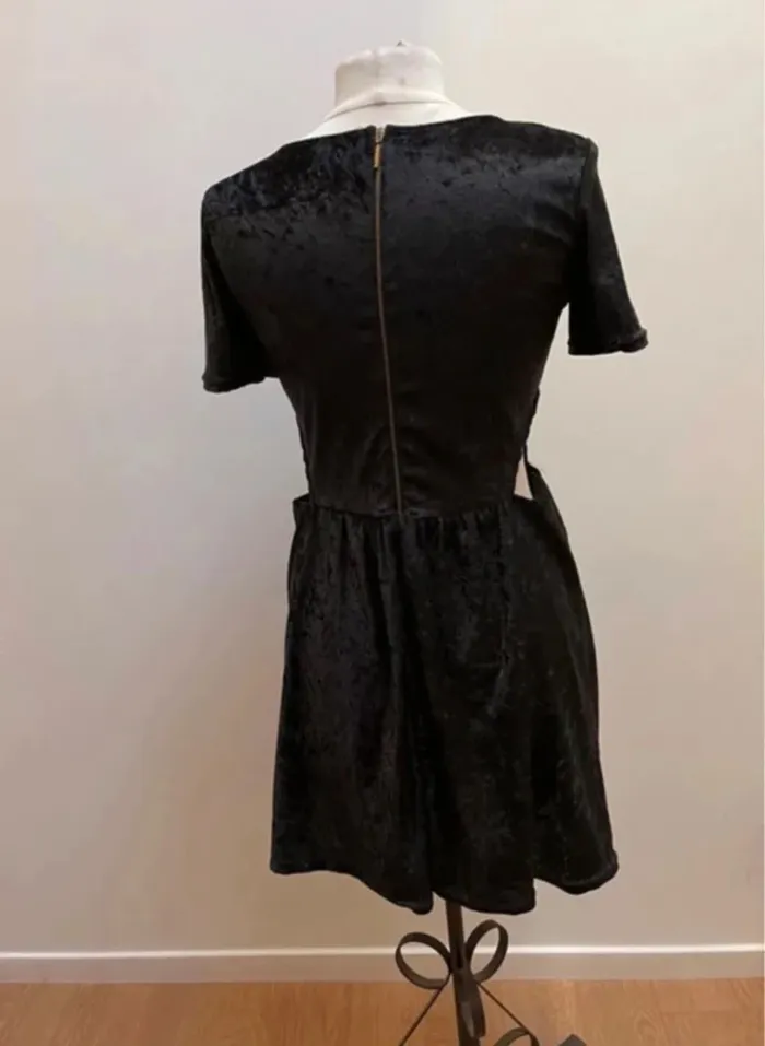 Superbe Robe en velours Collab 3 Suisses X Coeur de pirate 🌸 - photo numéro 7