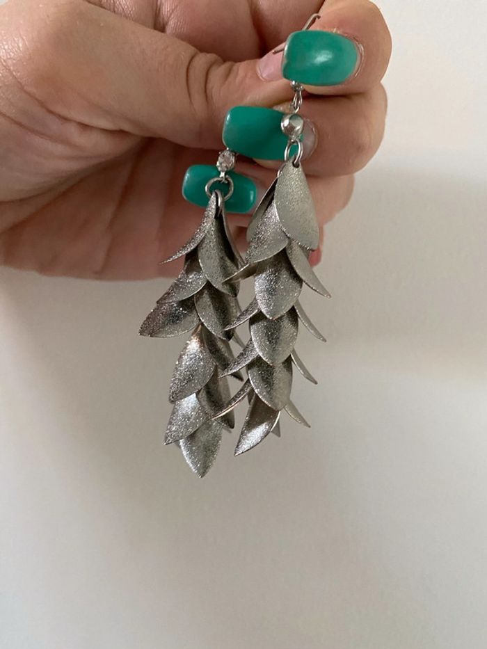 Boucles d’oreilles pendantes argentées en très bon état - photo numéro 3