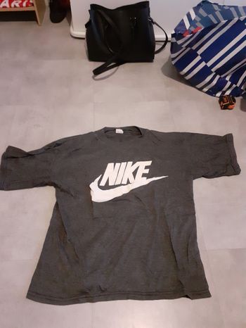 Tee shirt.