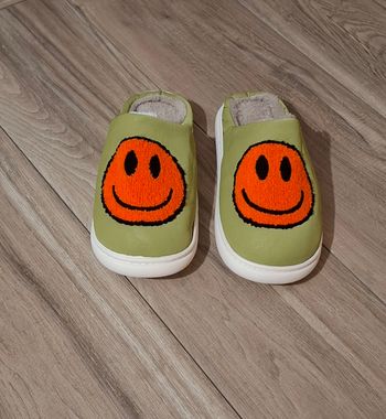 Pantoufle Mixte enfant adulte smiley kaki