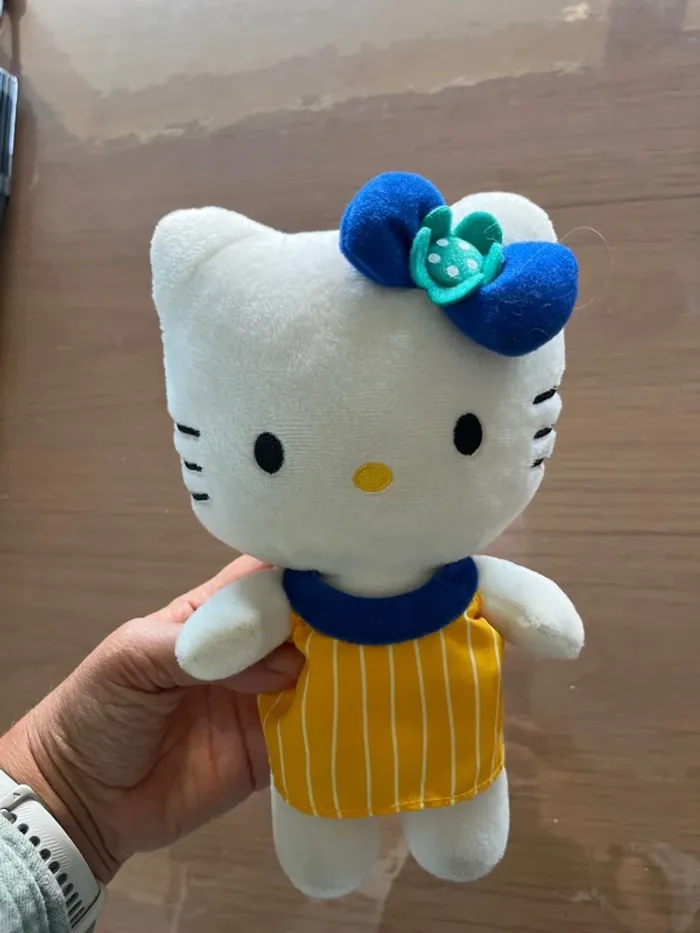 Peluche hello kitty - photo numéro 3