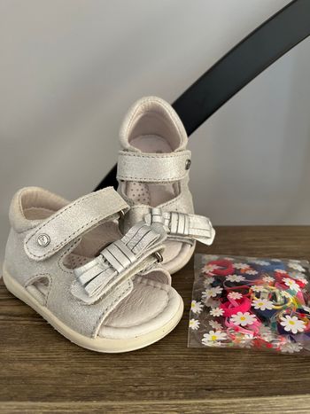 Sandales Falcotto by Naturino + accessoires cheveux