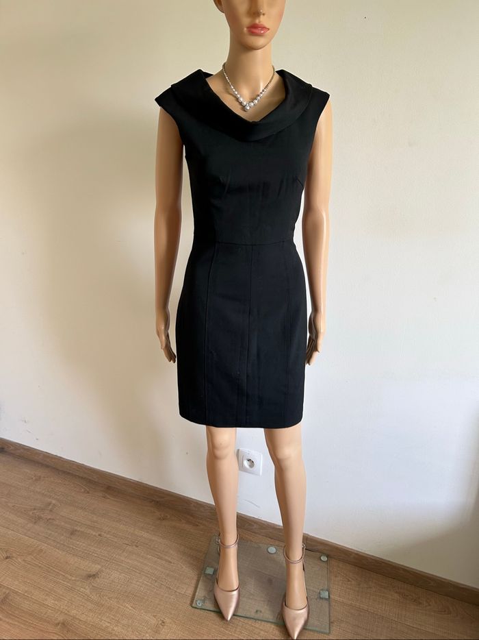 Robe noire sans manches Caroll taille 36 jamais portée - photo numéro 3