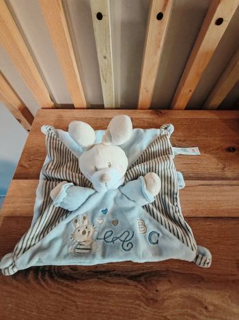 Lapin bleu rayé marron Nicotoy ABC