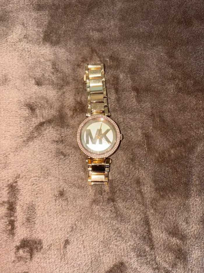Montre femme Michael Kors doré en bon état - photo numéro 2