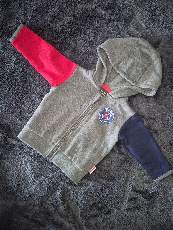 Ensemble/Jogging PSG - 3 mois - Paris Saint-Germain  - Très bon état - photo numéro 2