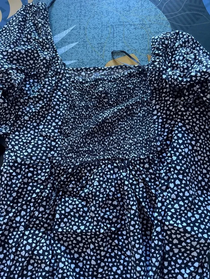 Robe noir et blanche en très bon état - photo numéro 4