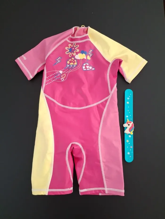 Combinaison anti-UV/ Combinaison de surf 4 ans très bon état