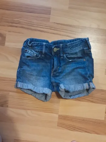 short en jean h et m 5 à 6 ans