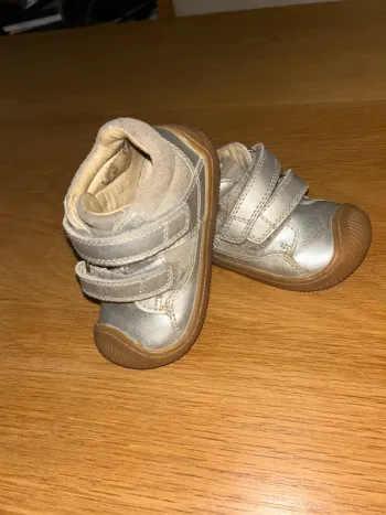 Chaussure cuir argenté 21