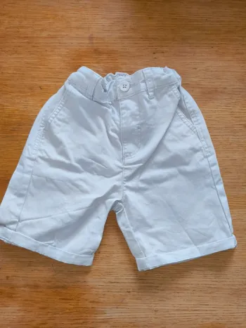 Short 6 ans chino excellent état blanc gris