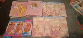Lots fournitures  barbie