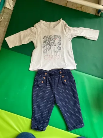 Ensemble pantalon et T-shirt 12 mois