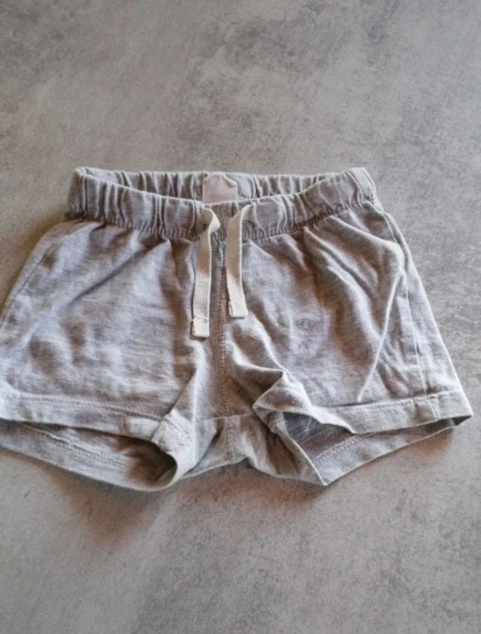 Short gris h&m 74 cms 6-9 mois