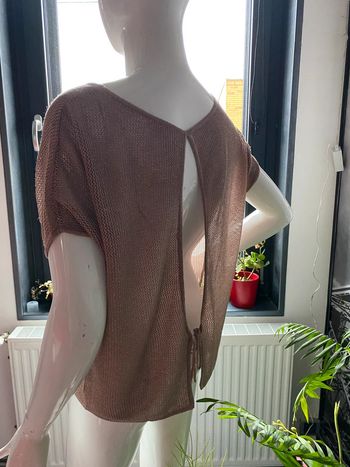 Blouse maille avec fils dorés ouverture dos