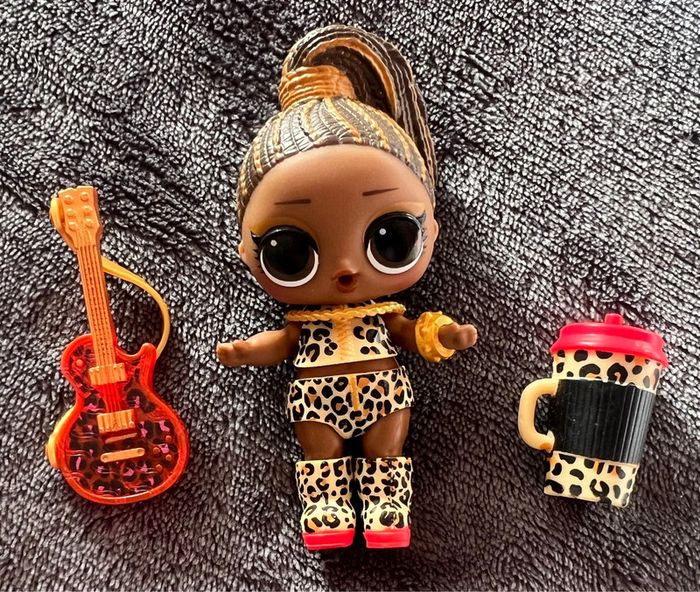 Petite poupée Lol surprise + accessoires comme sur la photos ( 15 ) - photo numéro 2