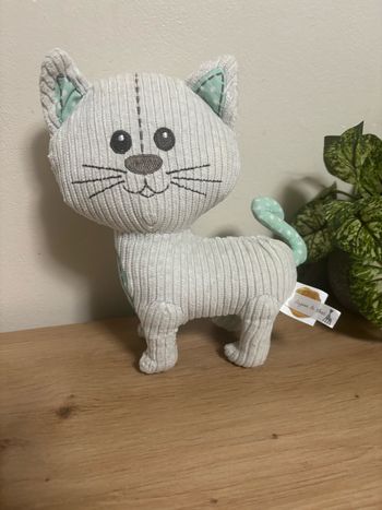 Doudou chat lazare gris vert ami de Sophie la girafe vulli