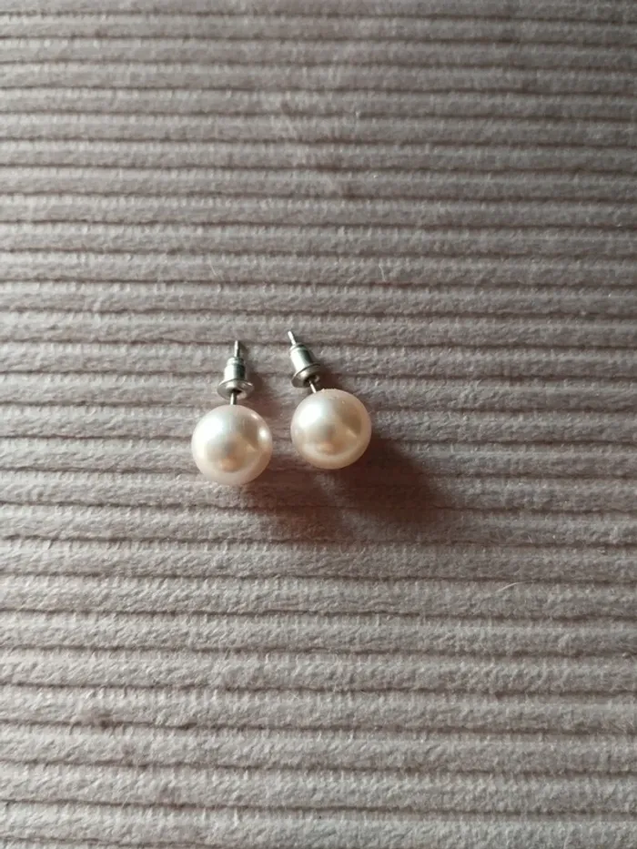 Clous d'oreilles perles