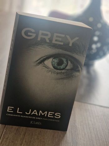livre GREY