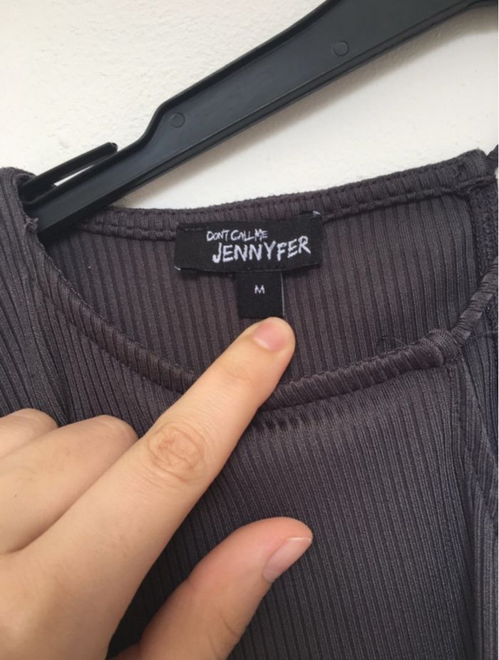 sweat ouvert sur l’épaule - photo numéro 2