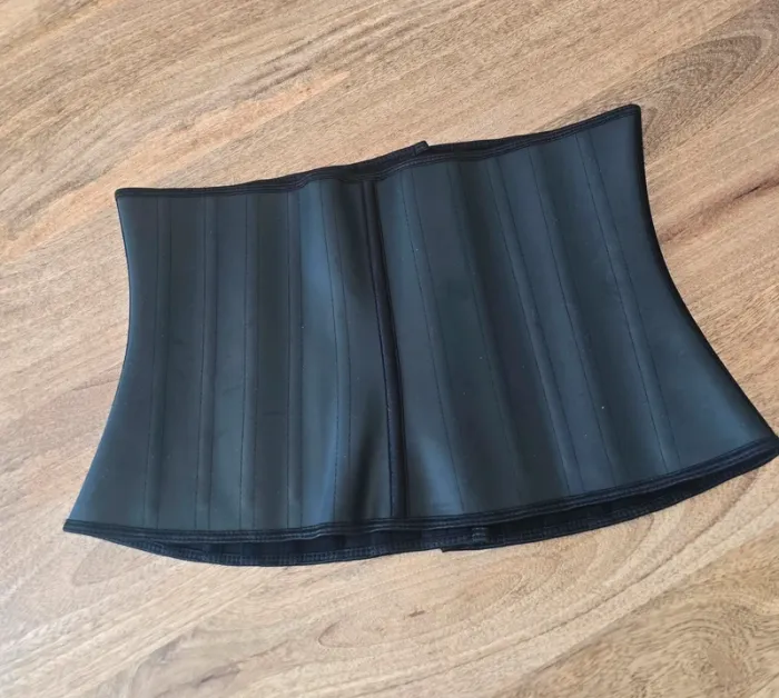 Waist shaper Corset gainant - photo numéro 3