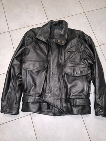 Magnifique blouson de Moto en cuir véritable 