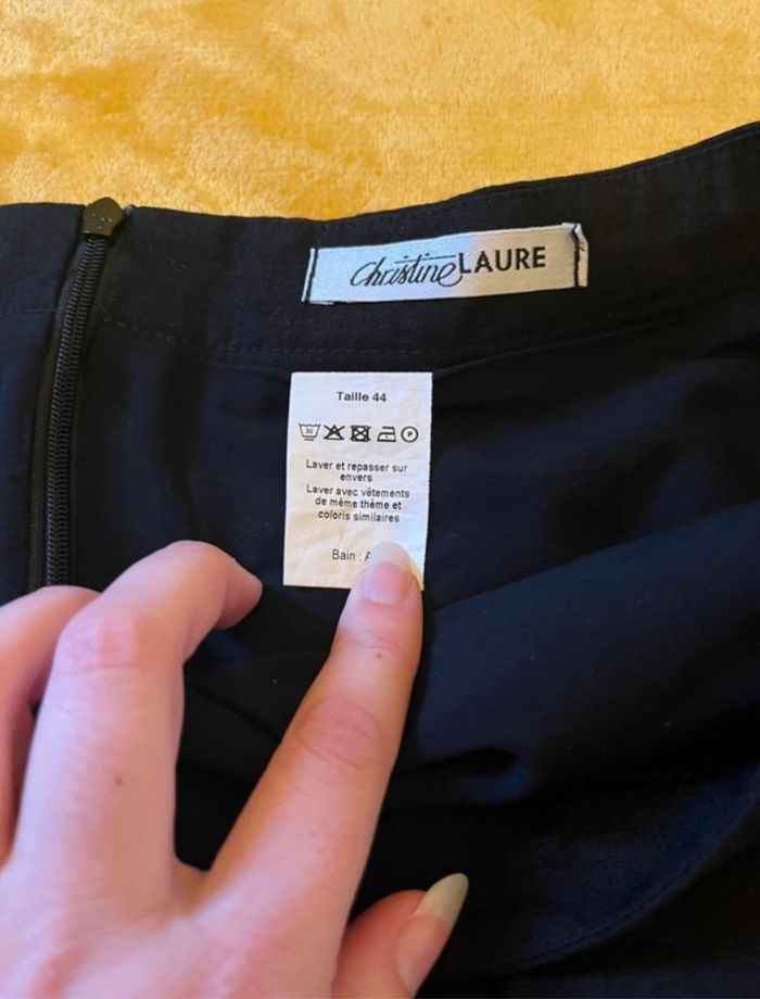 Jupe noire - photo numéro 3