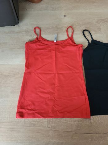 2 t-shirts rouge et noir