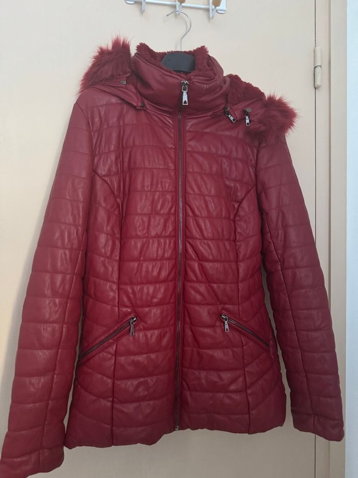 Doudoune/ Manteau matelassé fausse fourrure Bréal Rouge 38/M - photo numéro 3