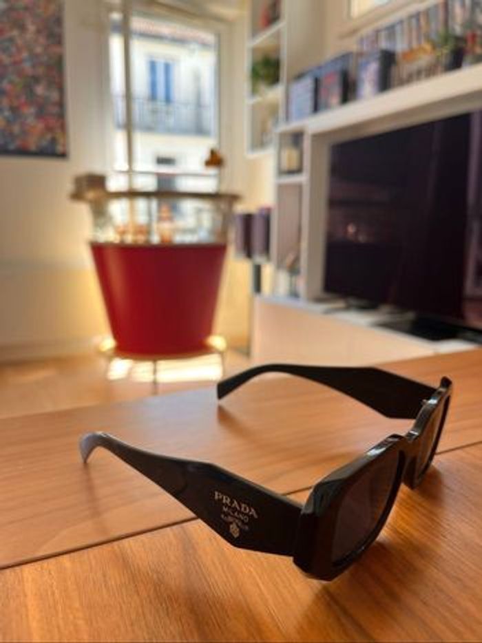 Lunettes de soleil noir Prada - photo numéro 3