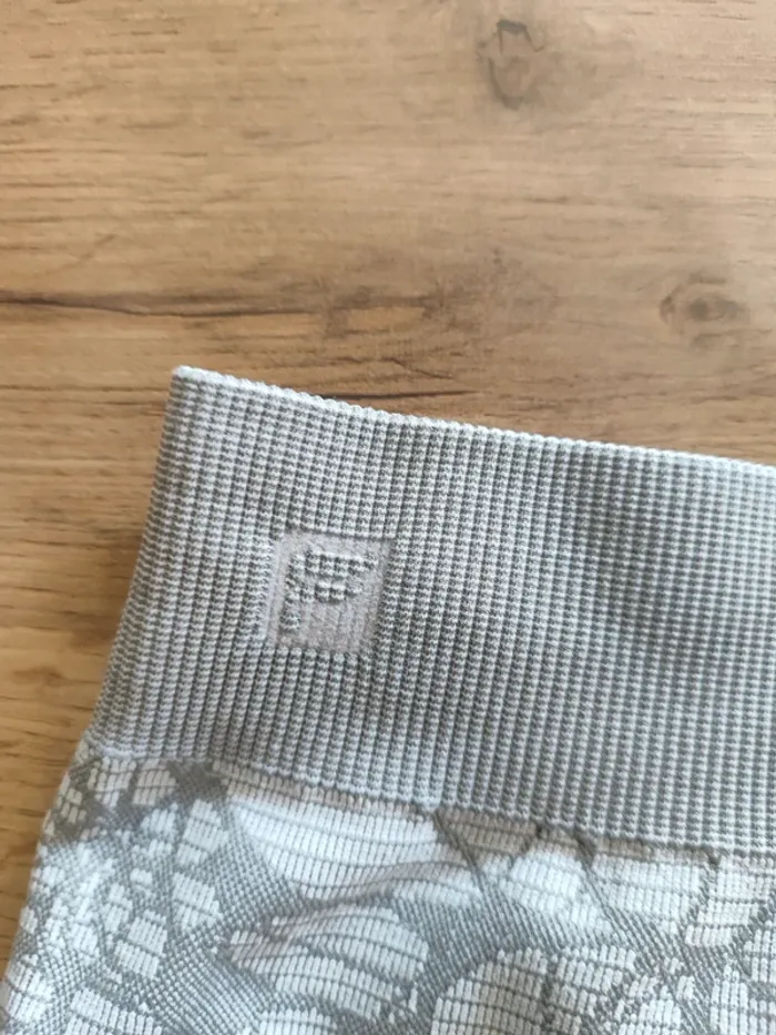 Legging Fabletics Gris Taille S - Confort et style ! Petit prix ! - photo numéro 6