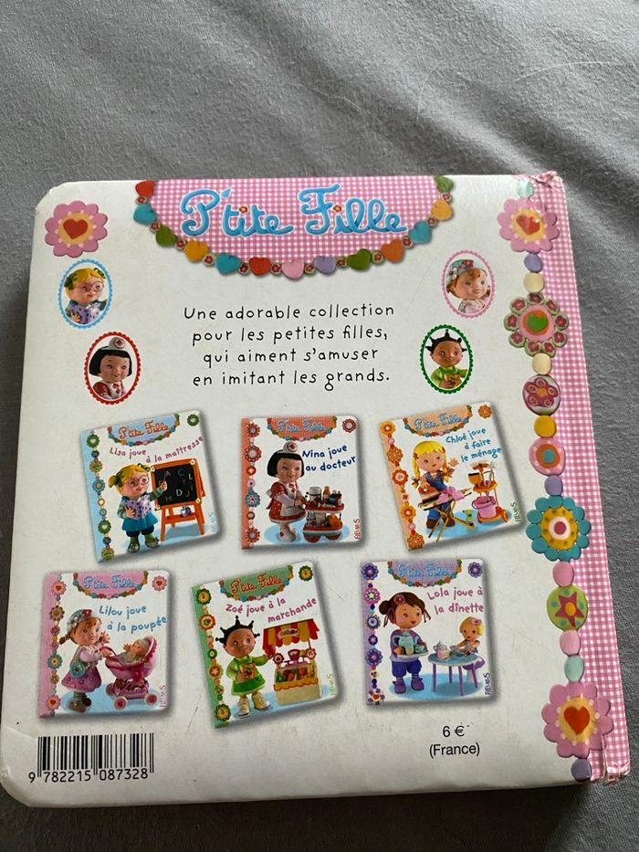 Lilou joue à la poupée - photo numéro 2