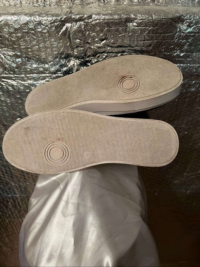 Paire de chaussures avec pompons femme taille 40 - photo numéro 4
